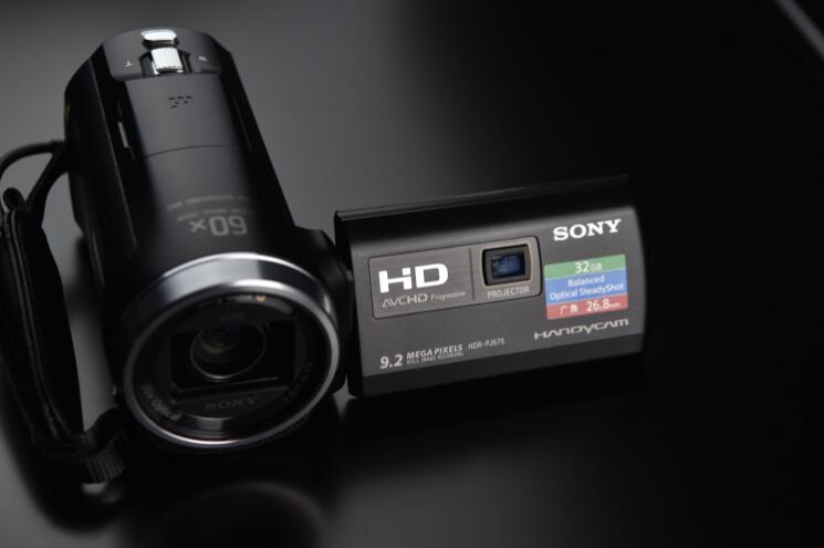 索尼（SONY）HDR-PJ675 摄录机（配64G、内存卡、相机包）